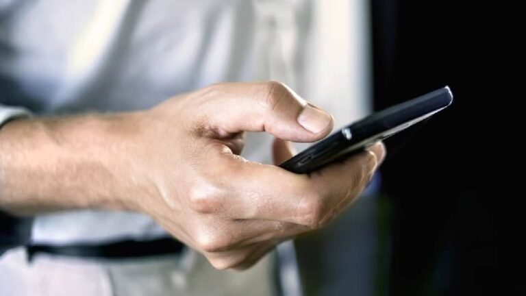 UP Students : క్లాస్‌లో పో*ర్న్ చూసిన విద్యార్థులు..అడ్డుకున్న ప్రిన్సిపల్ ను చితకబాదిన వైనం