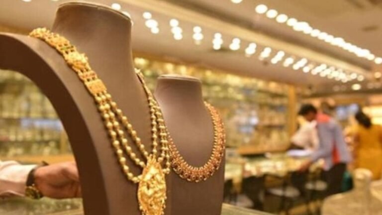 Gold Rate Today : ‘గోల్డెన్’ న్యూస్.. భారీగా తగ్గిన బంగారం ధరలు! కిలో వెండిపై రూ.3200 తగ్గింది