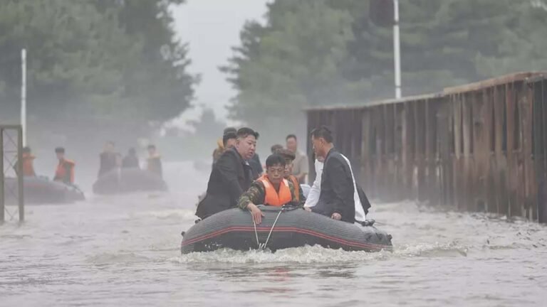 North Korea Floods : ఉత్తర కొరియాను ముంచెత్తిన భారీ వరదలు.. స్వయంగా రంగంలోకి దిగిన కిమ్
