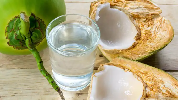 coconut water,how water comes in coconut,కొబ్బరి బొండం,కొబ్బరి నీరు,కొబ్బరి నీటి ప్రయోజనాలు,కొబ్బరి బొండంలో నీరు ఎలా వస్తుంది,coconut water benefits in telugu,tender coconut vs mature coconut,coconut tree water absorption coconut water
