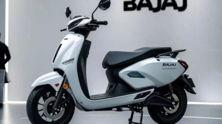 Bajaj Chetak 3001 ఎలక్ట్రిక్ స్కూటర్: లాంగ్ రేంజ్, కంఫర్టబుల్ రైడ్ & స్మార్ట్ టెక్నాలజీతో సిటీ కమ్యూటింగ్కు పర్ఫెక్ట్